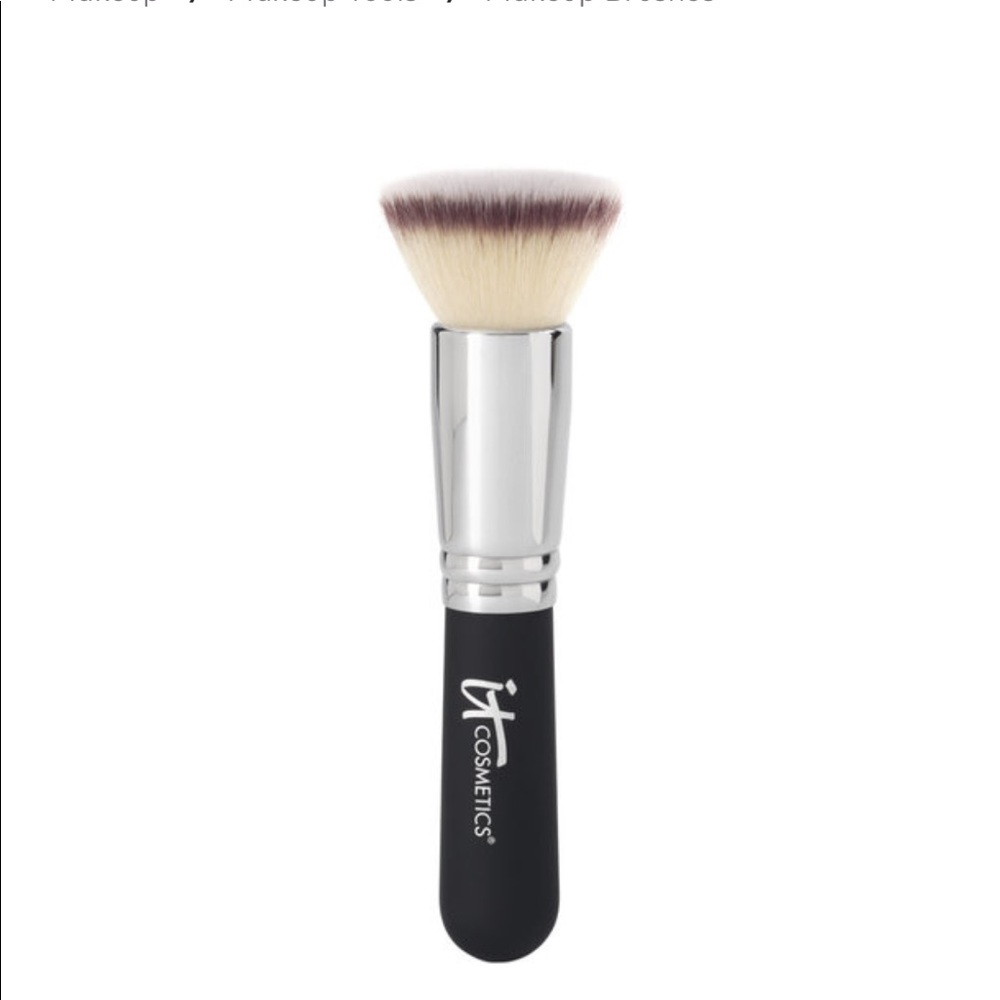 It cosmetics foundation brush #6